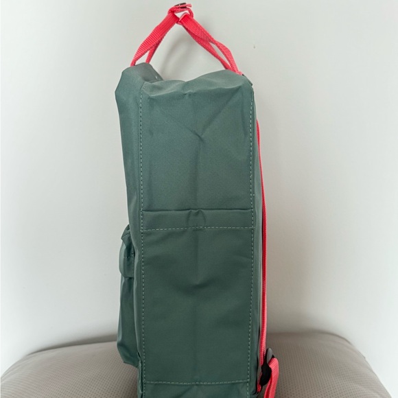 Fjällräven Kånken Backpack in Green with Red Accents - Picture 2 of 3